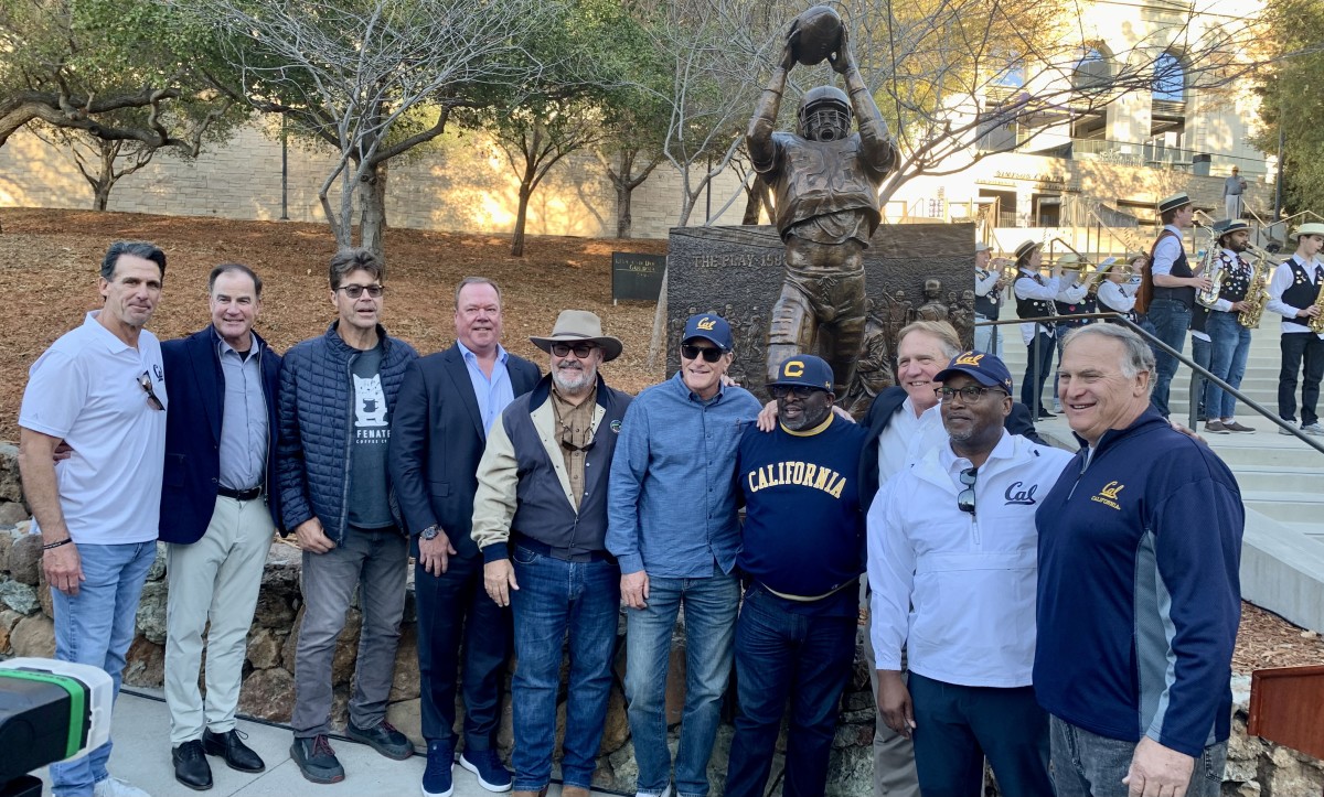 Cal Football Unveils Statue of Kevin Moen and The Play