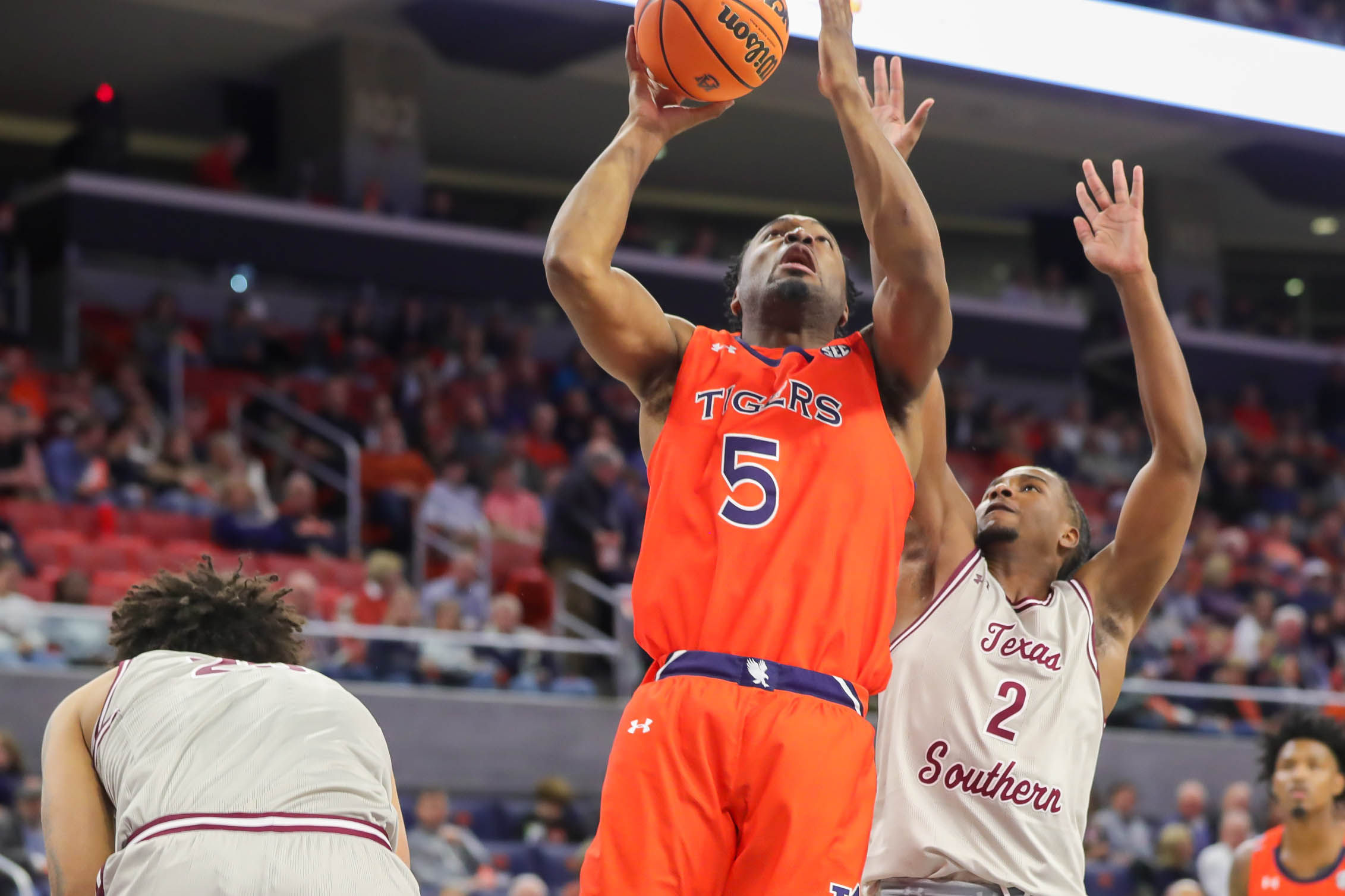 WATCH Chris Moore hammers it down for the Tigers in Cancun BVM Sports