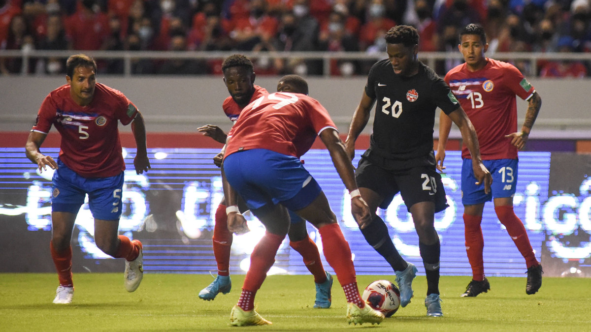Jonathan David takes on the Costa Rican defense
