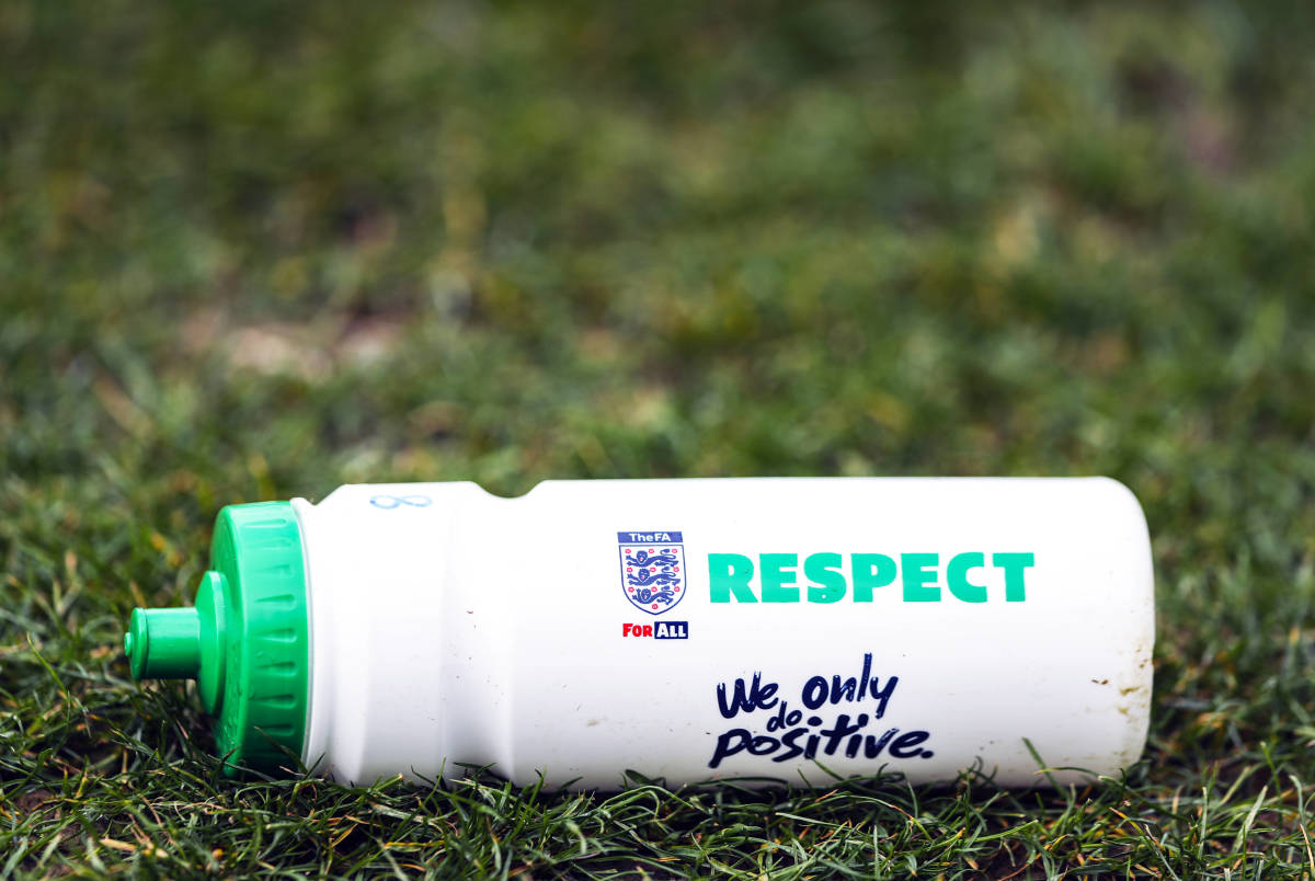 Goalkeeper sent off after squirting fan with their own urine Futbol on FanNation