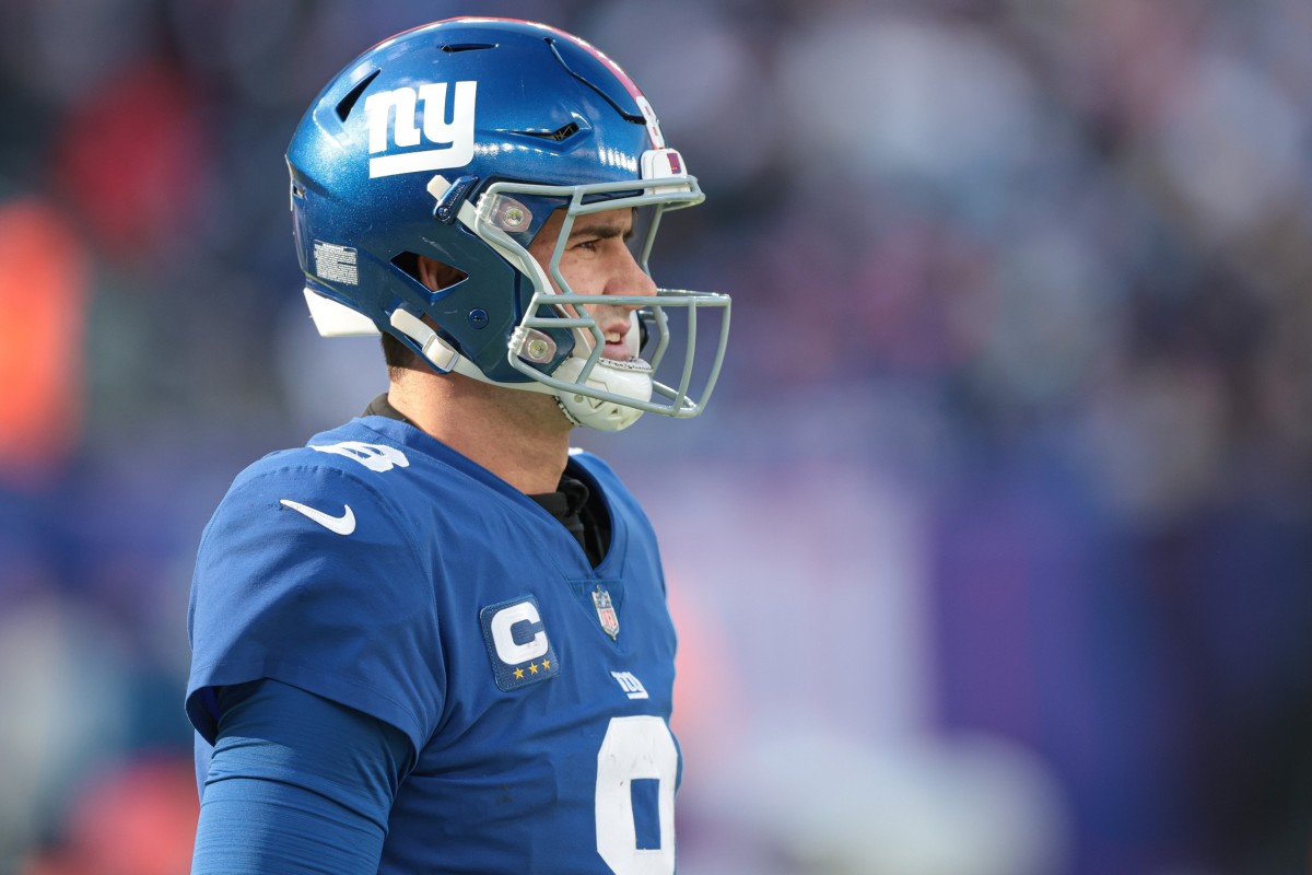 Nov 20, 2022; East Rutherford, New Jersey, USA; New York Giants quarterback Daniel Jones (8) looks up during the first half against the Detroit Lions at MetLife Stadium.