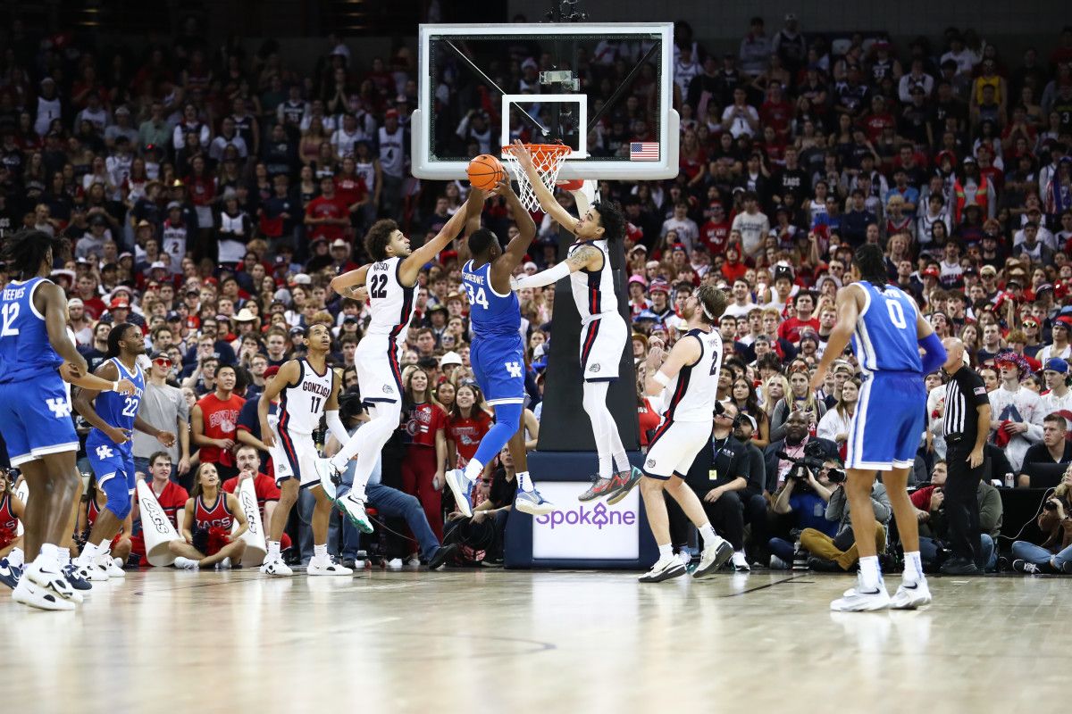 gonzaga bulldogs kentucky wildcats spokane arena erik smith30