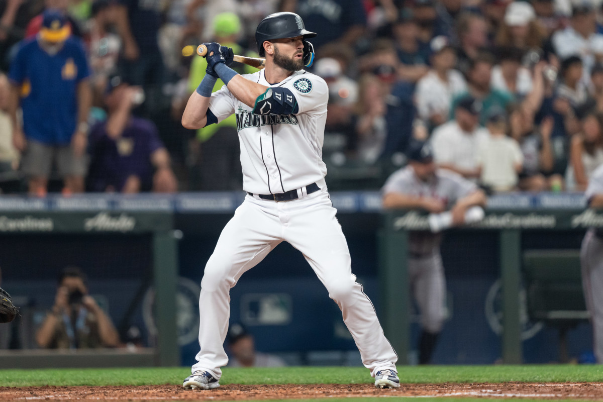 Giants sign outfielder Mitch Haniger to three-year pact