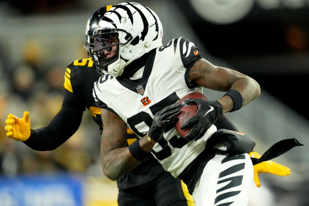 Cincinnati Bengals wide receiver Tee Higgins (85) turns downfield after completing a catch in the second quarter during a Week 11 NFL game against the Pittsburgh Steelers, Sunday, Nov. 20, 2022, at Acrisure Stadium in Pittsburgh, Pa. Nfl Cincinnati Bengals At Pittsburgh Steelers Nov 20 0110