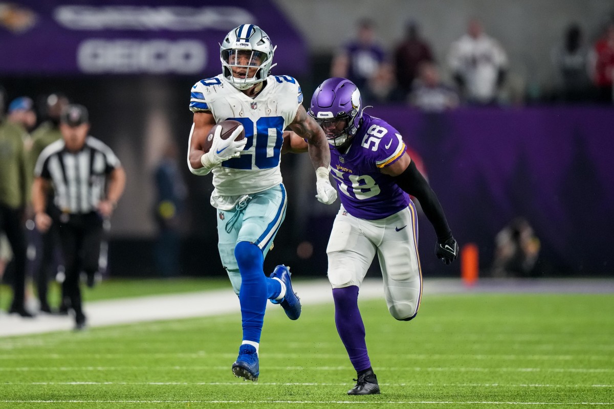 Cowboys running back Tony Pollard scores on a pass from Dak Prescott against the Vikings in Week 11.