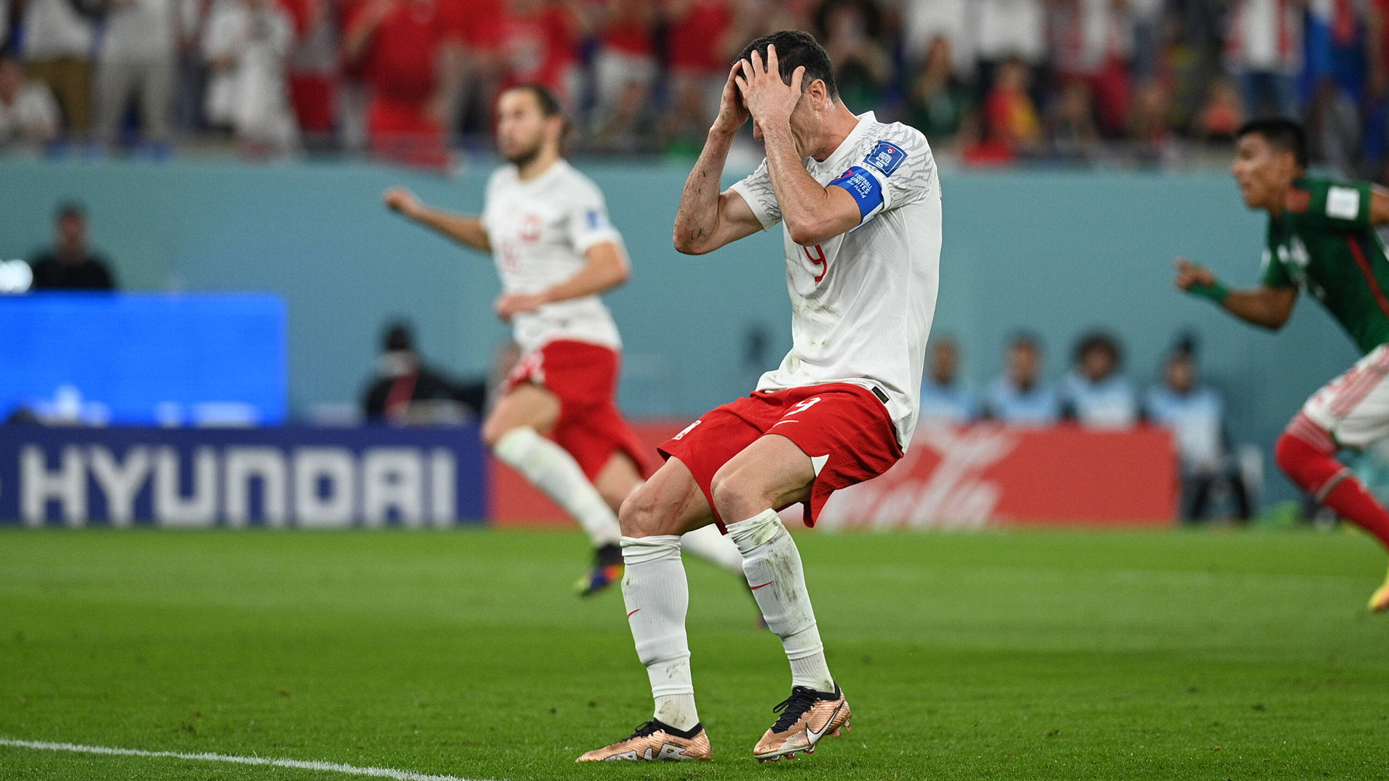 Robert Lewandowski misses a penalty kick vs. Mexico