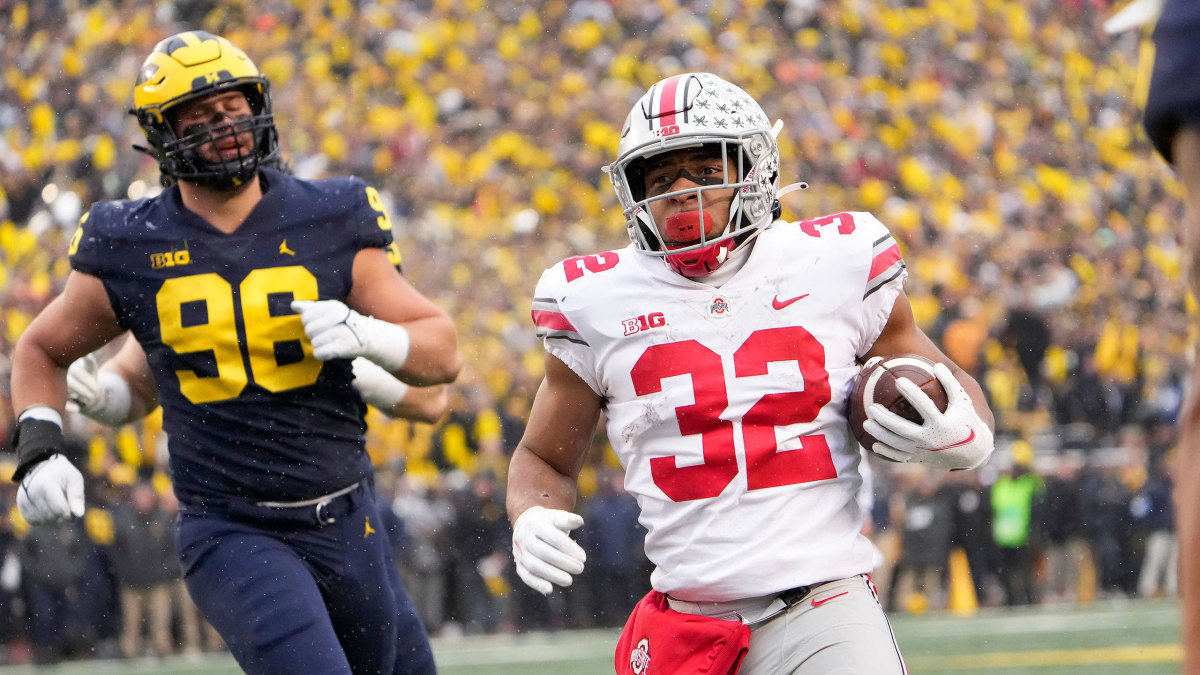 Ohio State RB TreVeyon Henderson runs the ball vs Michigan