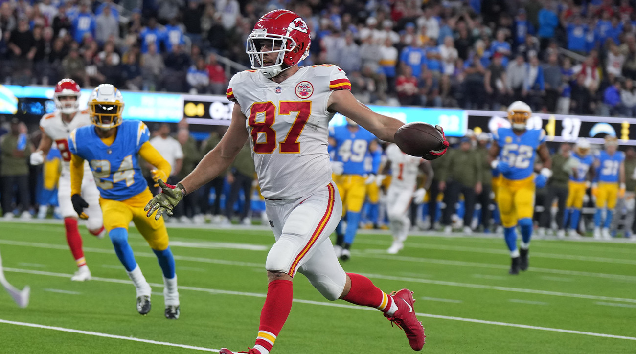 Nov 20, 2022; Inglewood, California, USA; Kansas City Chiefs tight end Travis Kelce (87) celebrates after scoring on a 17-yard touchdown reception with 31 seconds left against the Los Angeles Chargers SoFi Stadium.