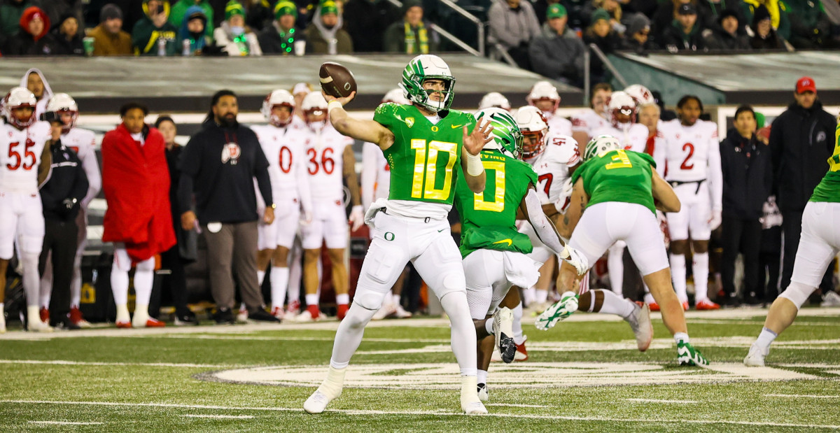 Fashion 101  King of the Uniforms: Top 5 Oregon Duck Combinations