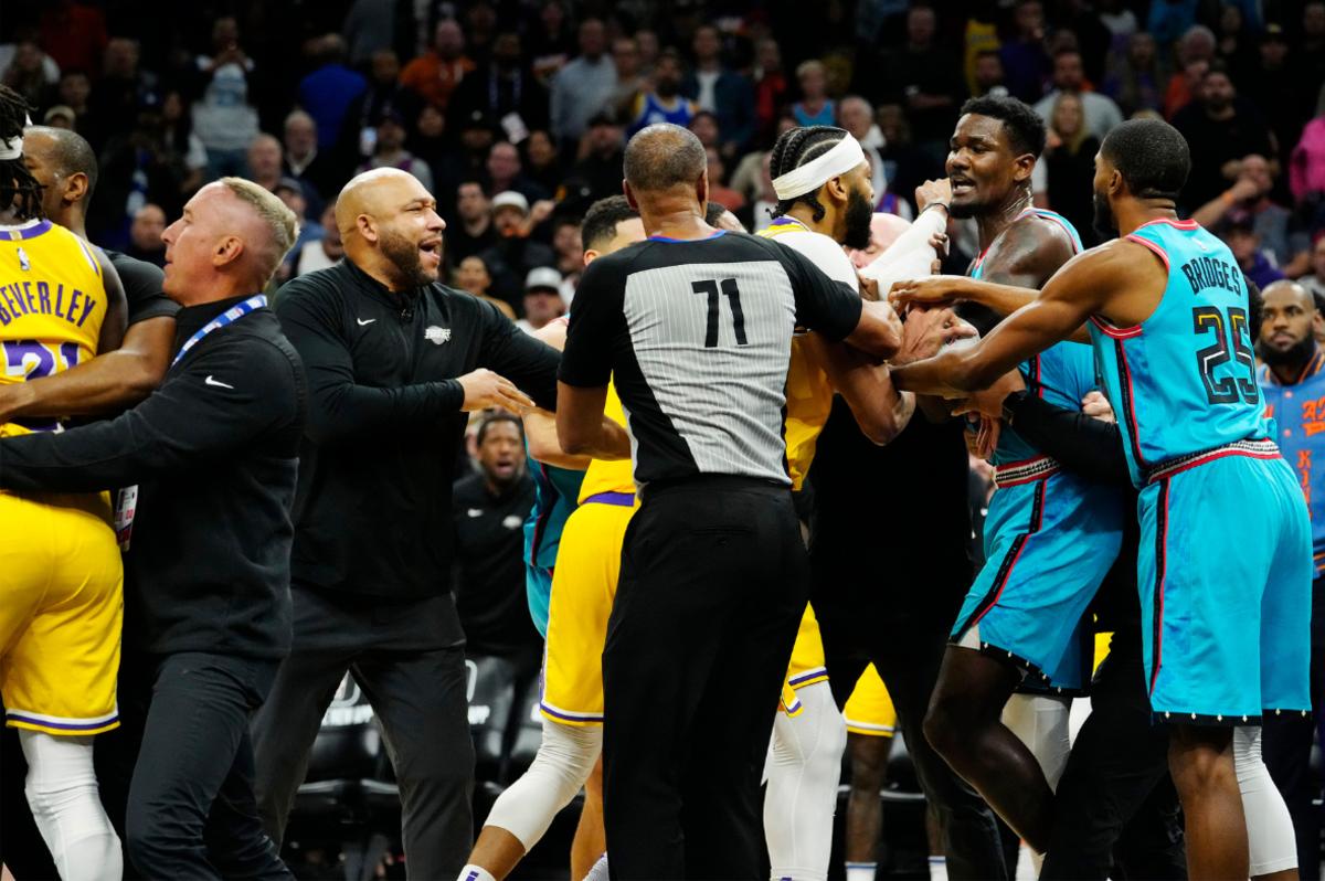 Lakers, Patrick Beverley Defend Shove on Suns’ Deandre Ayton