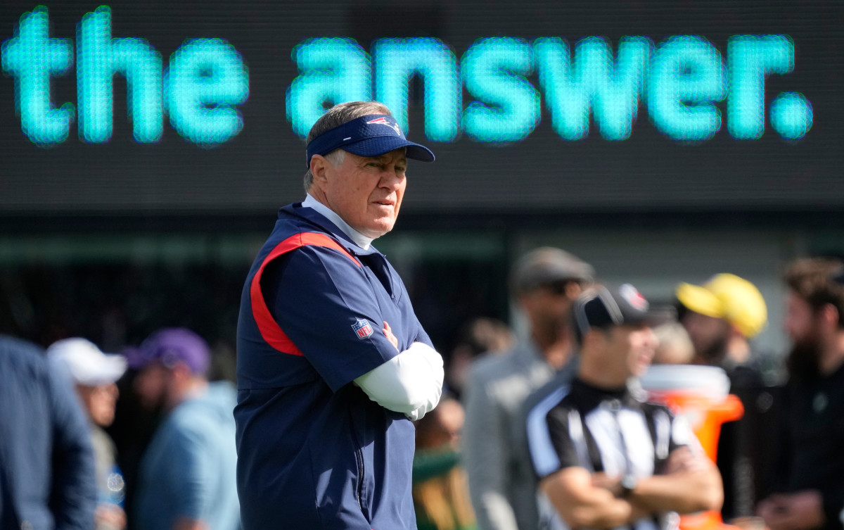 Bill Belichick looks over the field during a game against the Jets