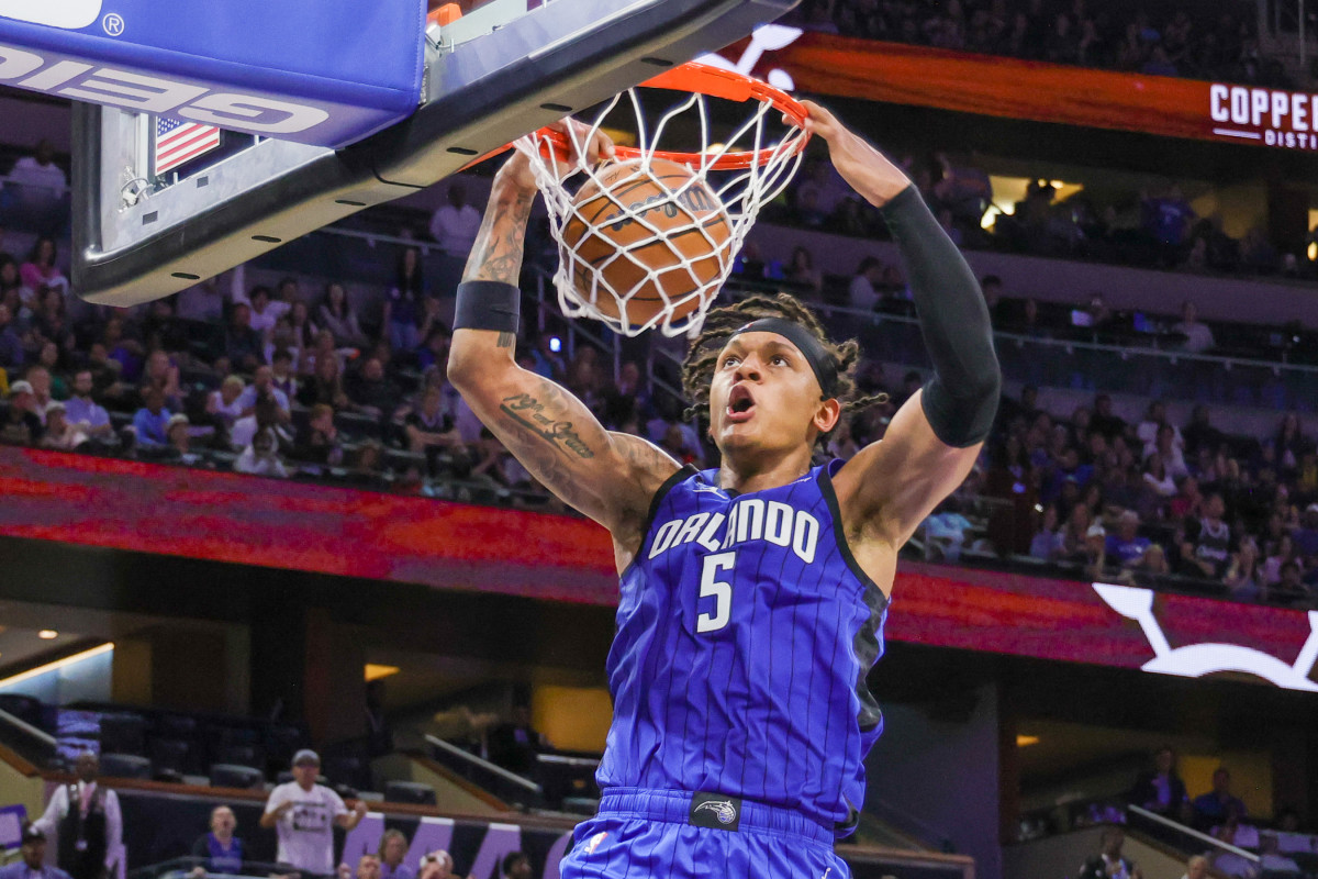 Orlando Magic forward Paolo Banchero (5) dunks the ball during the second half against the Golden State Warriors at Amway Center.