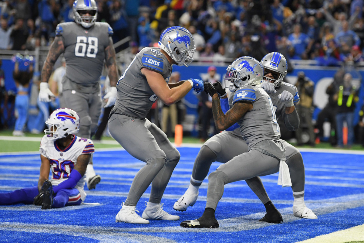 Detroit Lions Taylor Decker and Jared Goff react to Buffalo Bills loss