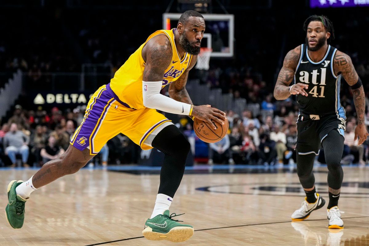 Lakers Forward LeBron James vs Atlanta