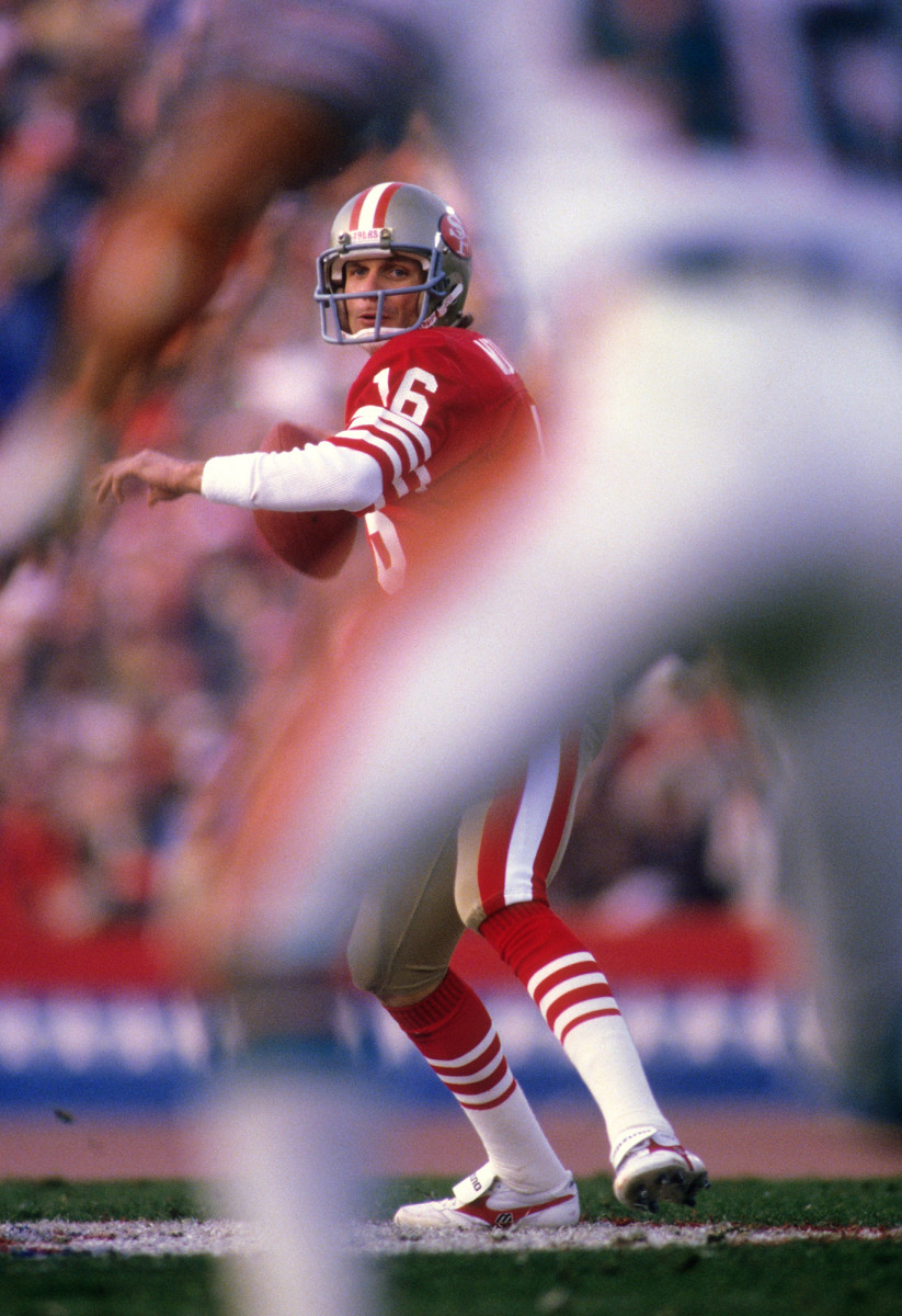 Joe Montana throws the ball