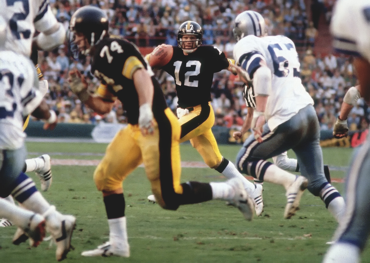 Terry Bradshaw runs with the ball