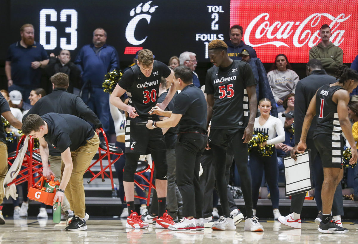 Cincinnati Bearcats Basketball Forward Viktor Lakhin Missing West Virginia Game With Injury