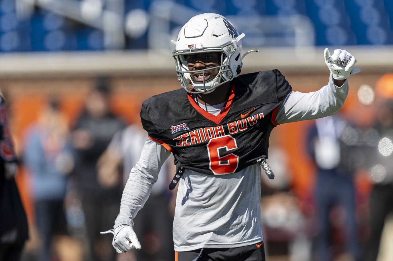 The Las Vegas Raiders could covet Senior Bowl standout, former Washington State cornerback Chau Smith-Wade, in the 2024 NFL Draft.