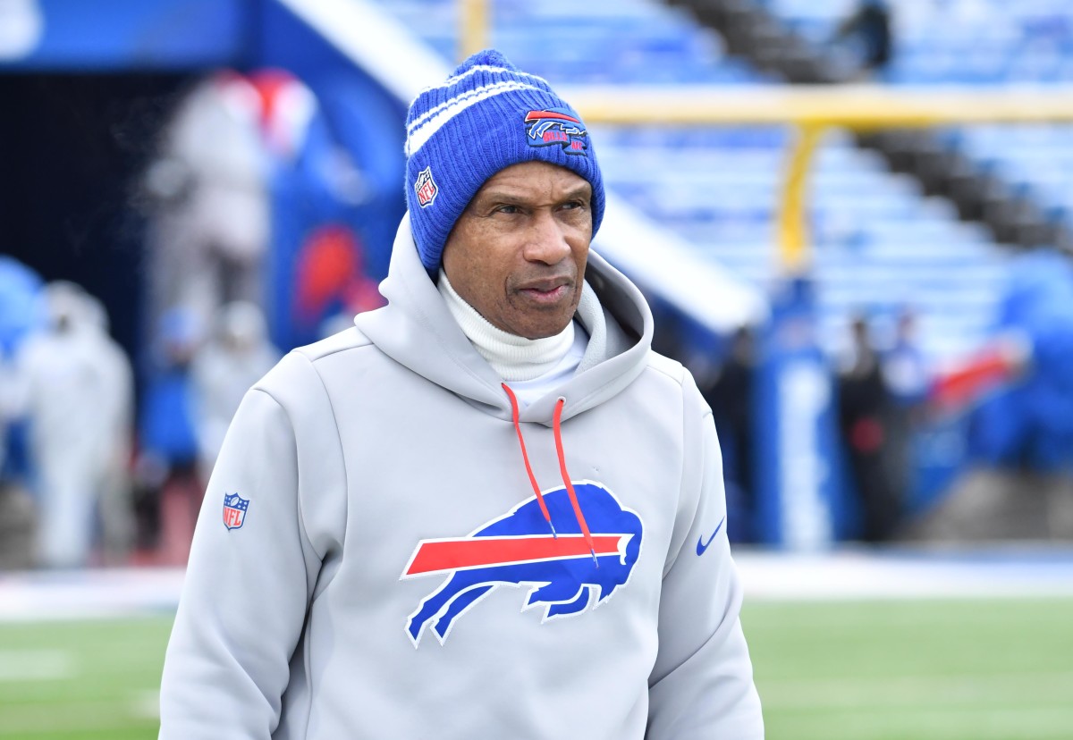 Well-regarded in league circles, Leslie Frazier has been the architect of several top-five scoring defenses and brings more than 20 years of NFL coaching experience to Mike Macdonald's staff.