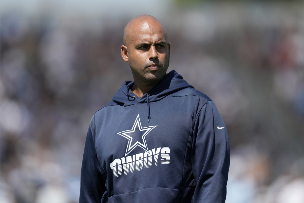 A former NFL Europe standout, Aden Durde has climbed the ladder from intern all the way to defensive coordinator, the position he's expected to take over for the Seahawks.