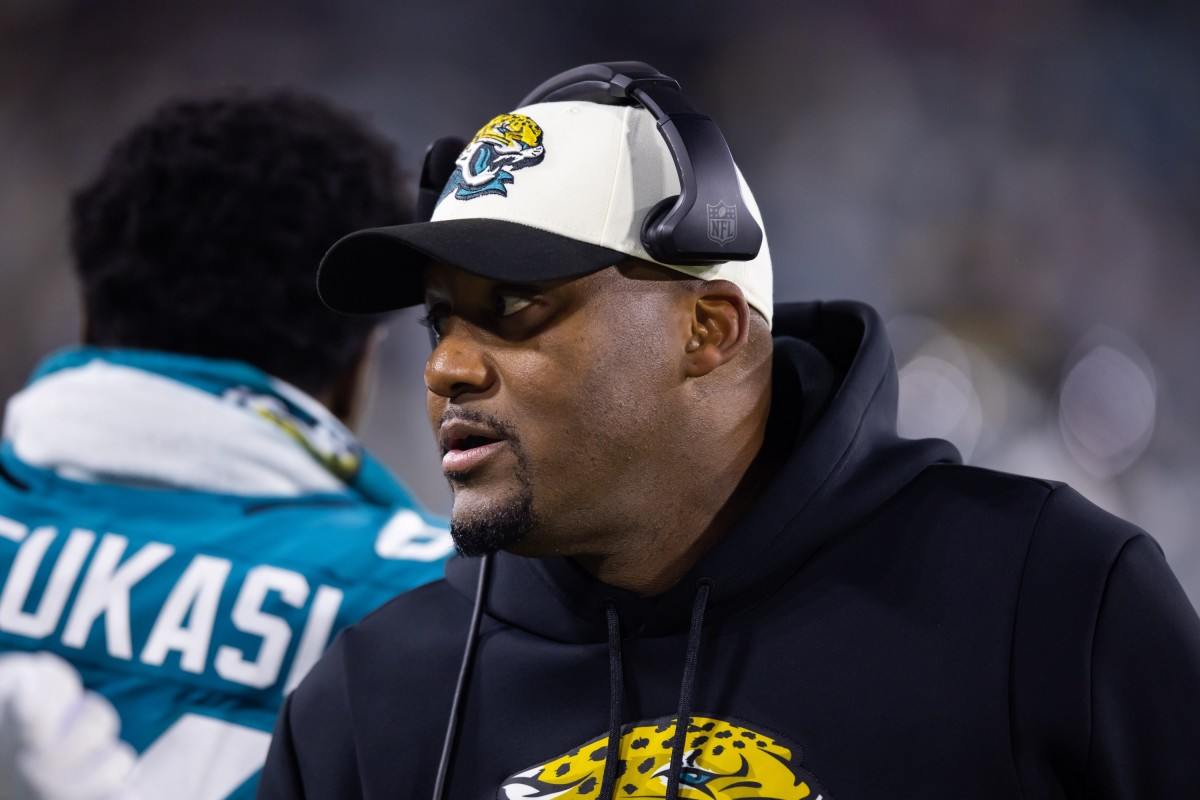 Former Jacksonville Jaguars DC Mike Caldwell joins the Las Vegas