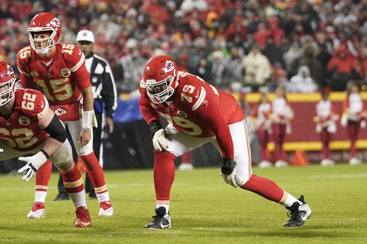 Nov 20, 2023; Kansas City, Missouri, USA; Kansas City Chiefs offensive tackle Donovan Smith (79) on the line of scrimmage against the Philadelphia Eagles during the game at GEHA Field at Arrowhead Stadium.