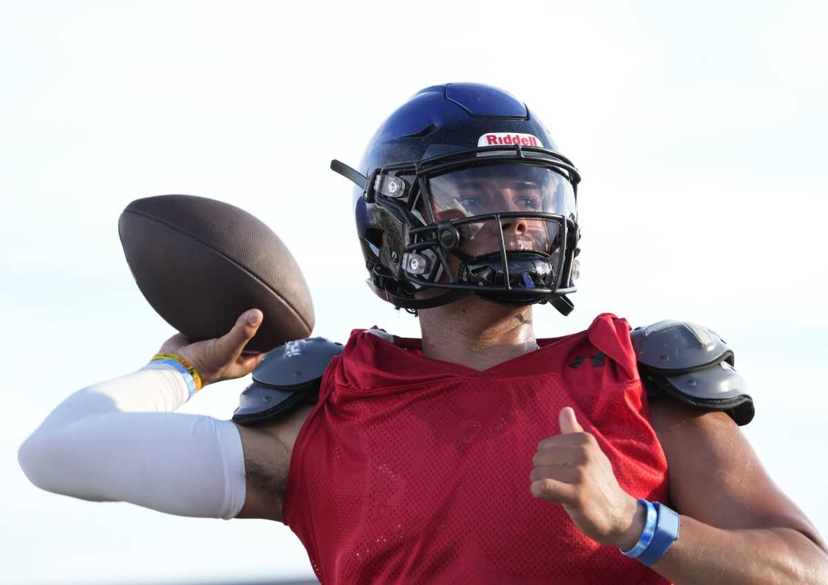 Chandler quarterback Dylan Raiola throws during a scrimmage against Williams Field High in Gilbert, Ariz.