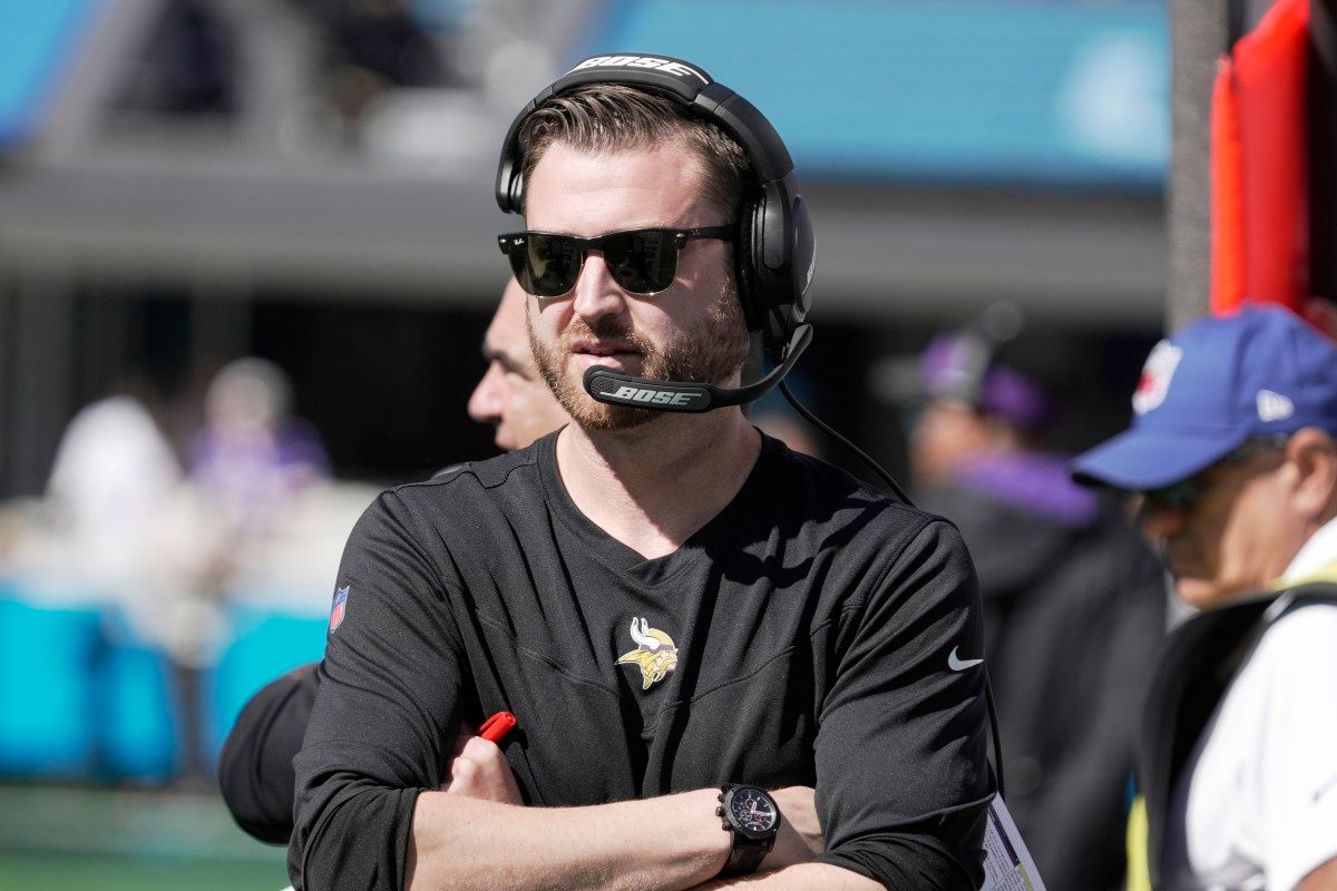 Minnesota Vikings quarterbacks coach Andrew Janocko on the sidelines.