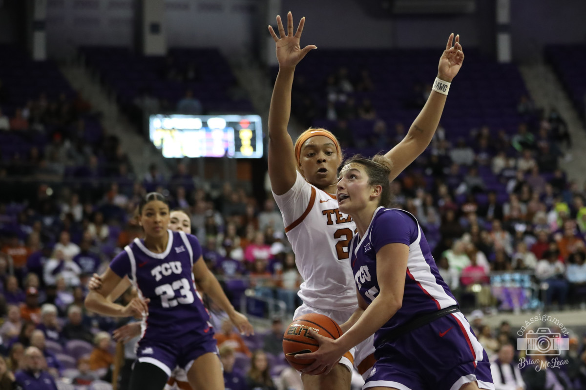 Una Jovanovic goes up for a shot against Texas.