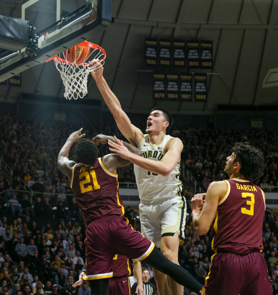 Purdue Boilermakers center Zach Edey (15) dunks the ball over Minnesota Gophers forward Pharrel Payne (21) during the NCAA men's basketball game against the Minnesota Gophers, Sunday, Dec. 4, 2022, at Mackey Arena in West Lafayette, Ind.