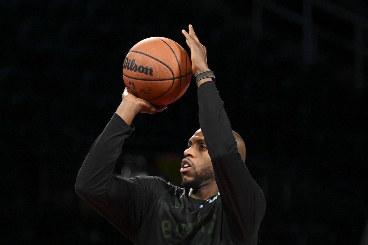 Khris Middleton to miss a few more games due to sprained ankle Sports