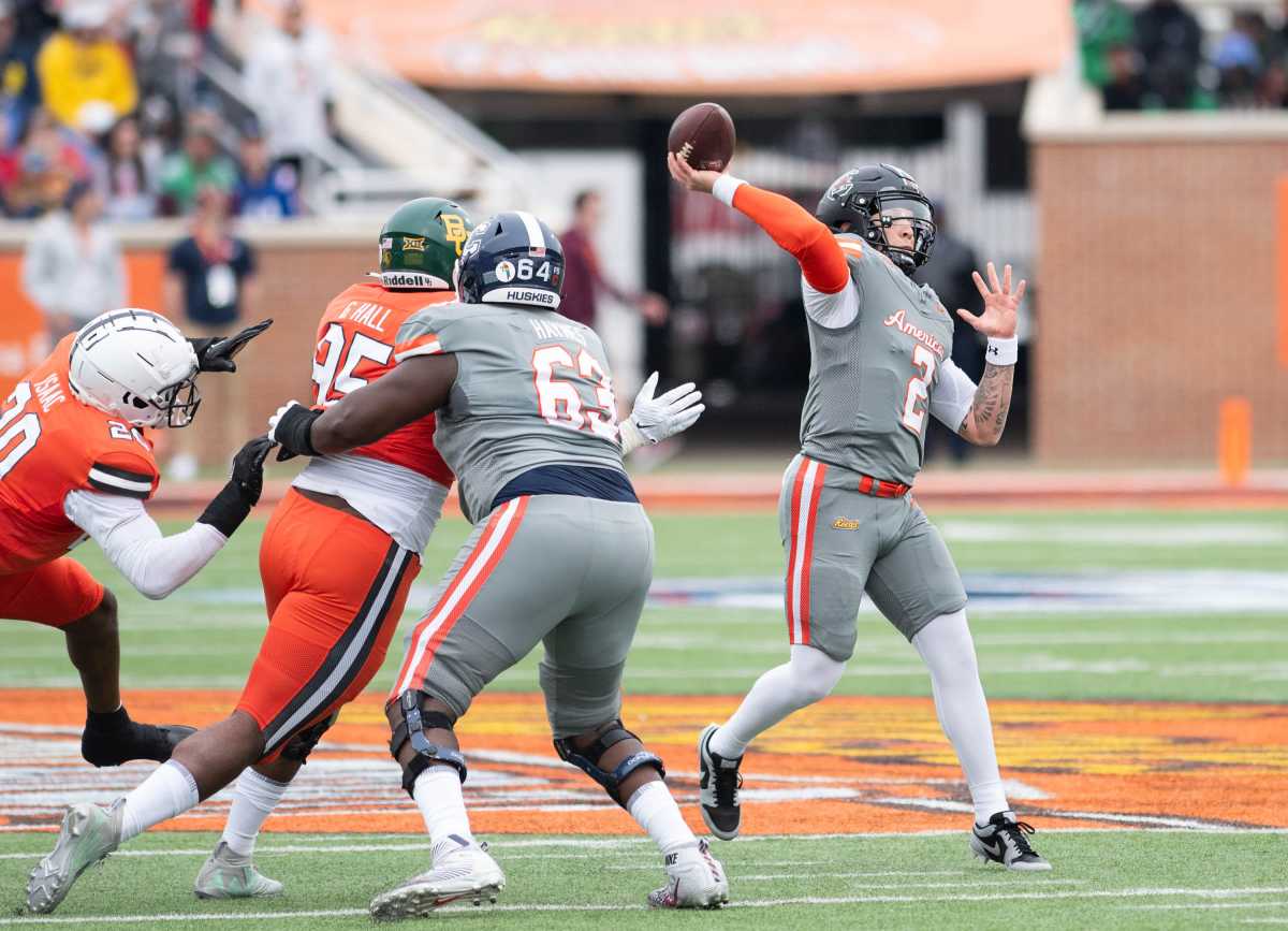 Spencer Rattler stepping into a throw at the Reese's Senior Bowl (4th Feb., 2024)