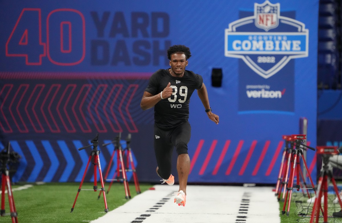 Mar 3, 2022; Indianapolis, IN, USA; Ohio State wide receiver Garrett Wilson (WO39) runs the 40-yard dash during the 2022 NFL Scouting Combine at Lucas Oil Stadium.