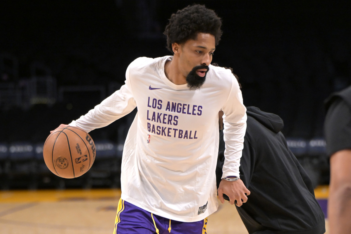 Los Angeles, California, USA; Los Angeles Lakers guard Spencer Dinwiddie (26) warms up prior to the game against the Detroit Pistons at Crypto.com Arena