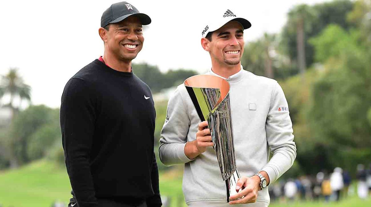 Joaquin Niemann poses with event host Tiger Woods following his victory at the 2022 Genesis Invitational.