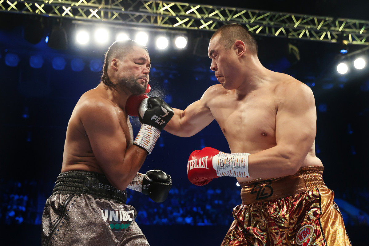 Zhilei Zhang punches Joe Joyce in a match in April of 2023.