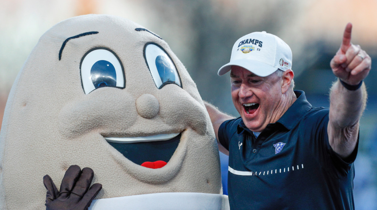 Georgia State coach Shawn Elliott celebrates a Famous Idaho Potato Bowl win.