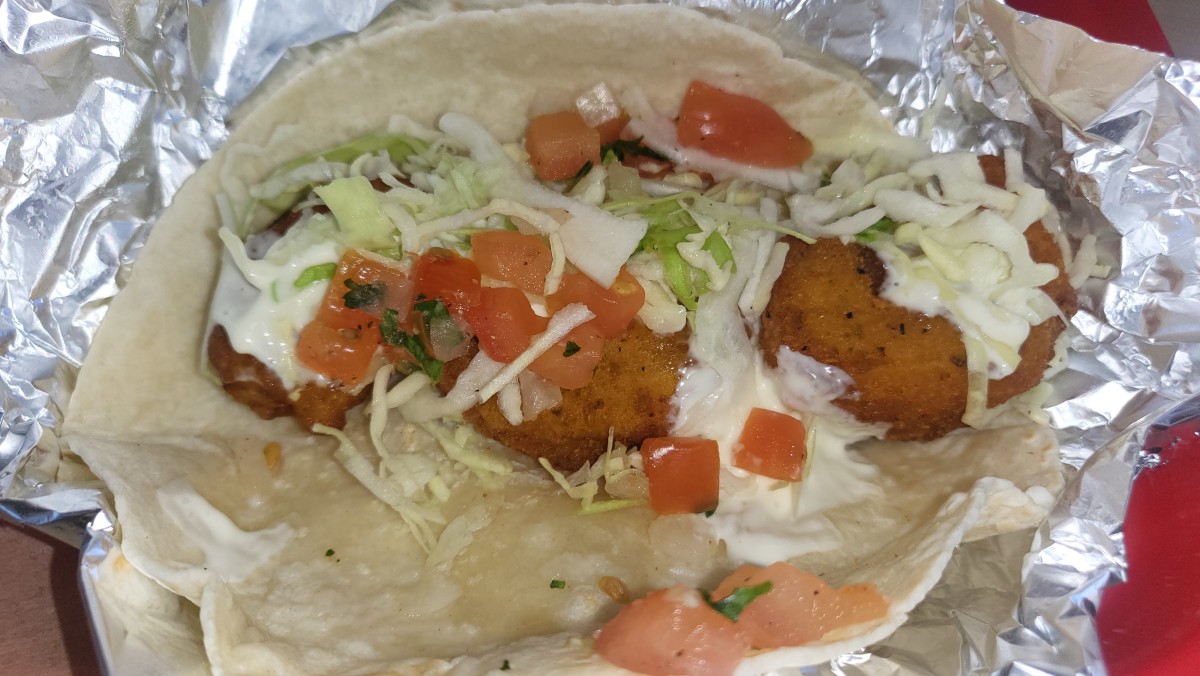 Del Taco's new crispy jumbo shrimp tacos come in a soft flour tortilla, have a solid crunch, and have a tasty seasoned batter.