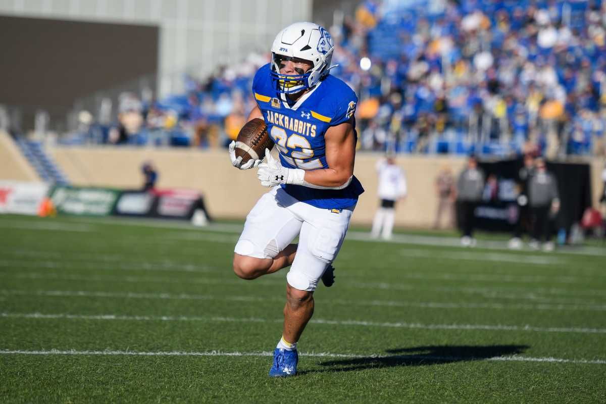 SDSU's running back Isaiah Davis (22) runs with the ball.
