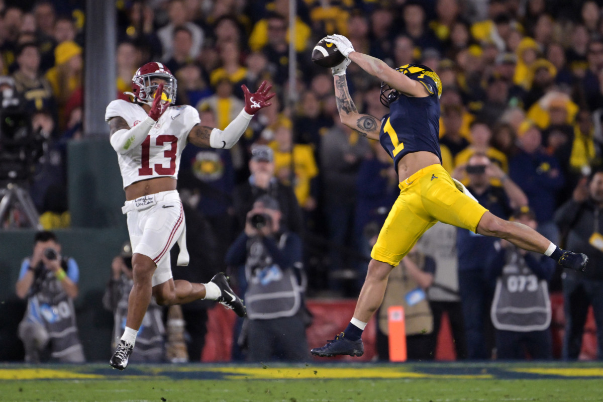 Roman Wilson makes a catch in the Rose Bowl