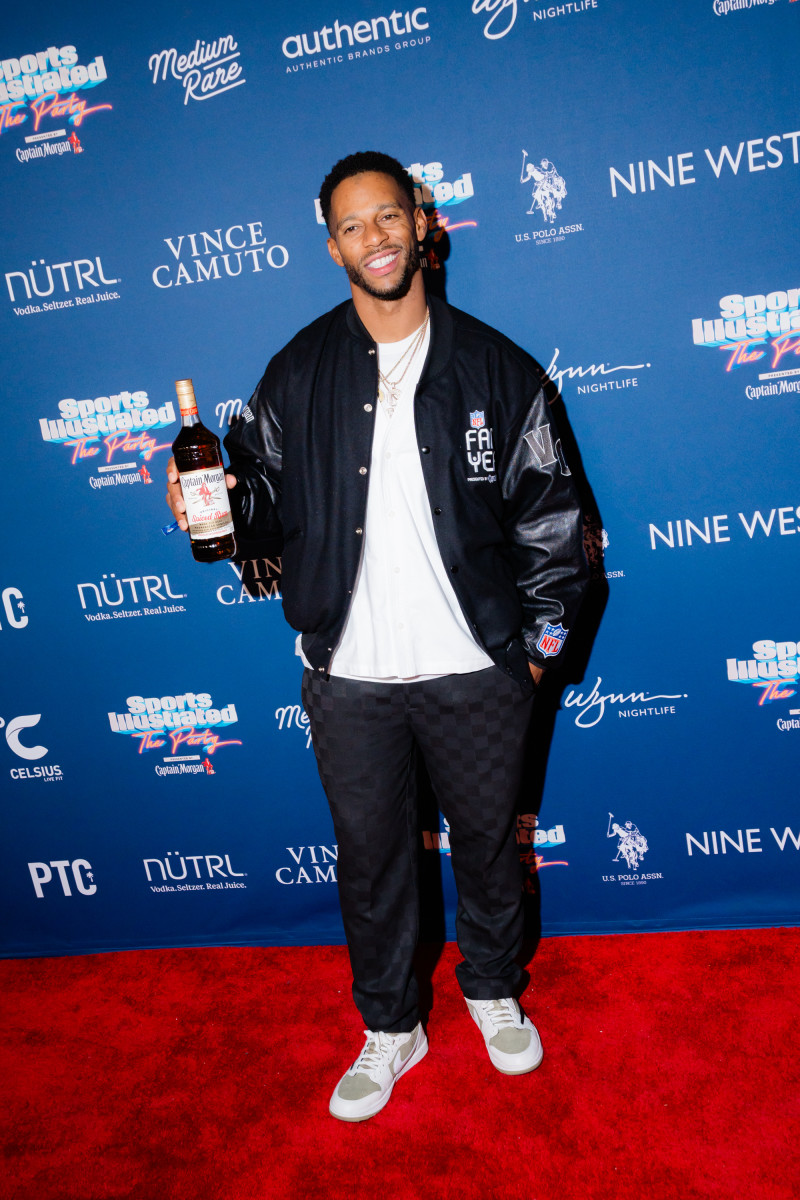 New York Giants legend and Captain Morgan brand ambassador, Victor Cruz, spices it up on the red carpet.