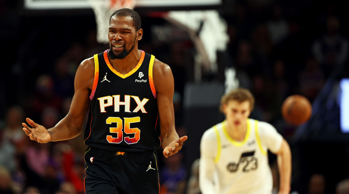 Phoenix Suns forward Kevin Durant shrugs.