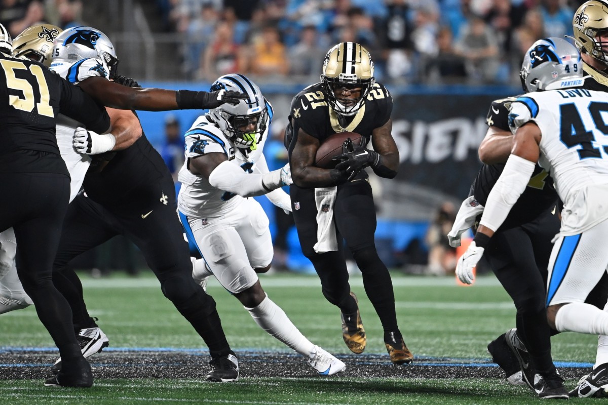 New Orleans Saints running back Jamaal Williams (21) runs the ball as Carolina Panthers linebacker Brian Burns (0) and linebacker Frankie Luvu (49) defend. Mandatory Credit: Bob Donnan-USA TODAY