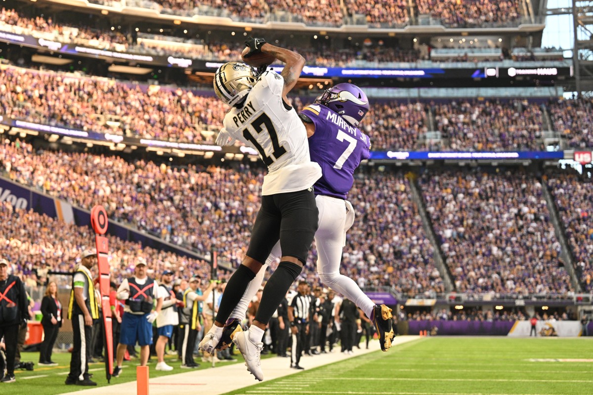 New Orleans Saints receiver A.T. Perry (17) catches a touchdown pass over Minnesota Vikings cornerback Byron Murphy Jr. (7). Mandatory Credit: Jeffrey Becker-USA TODAY Sports