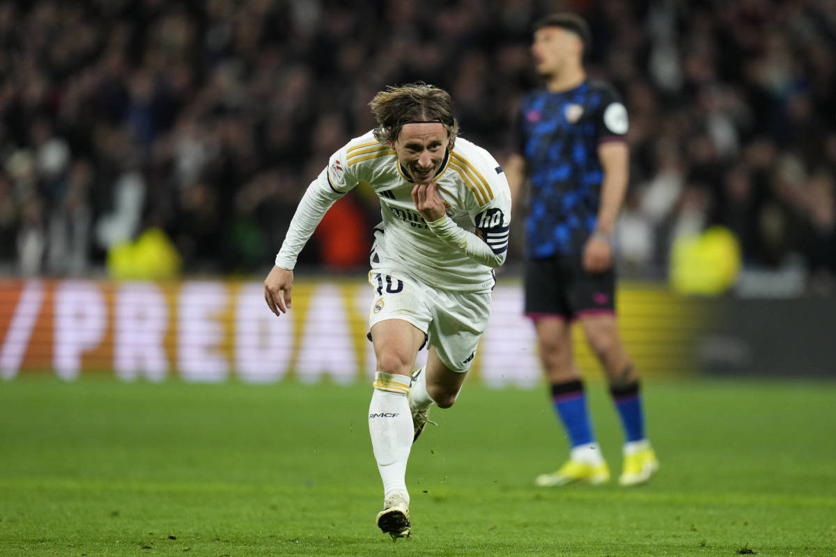 Superb Luka Modric goal helps Real Madrid beat Sevilla - Futbol on FanNation