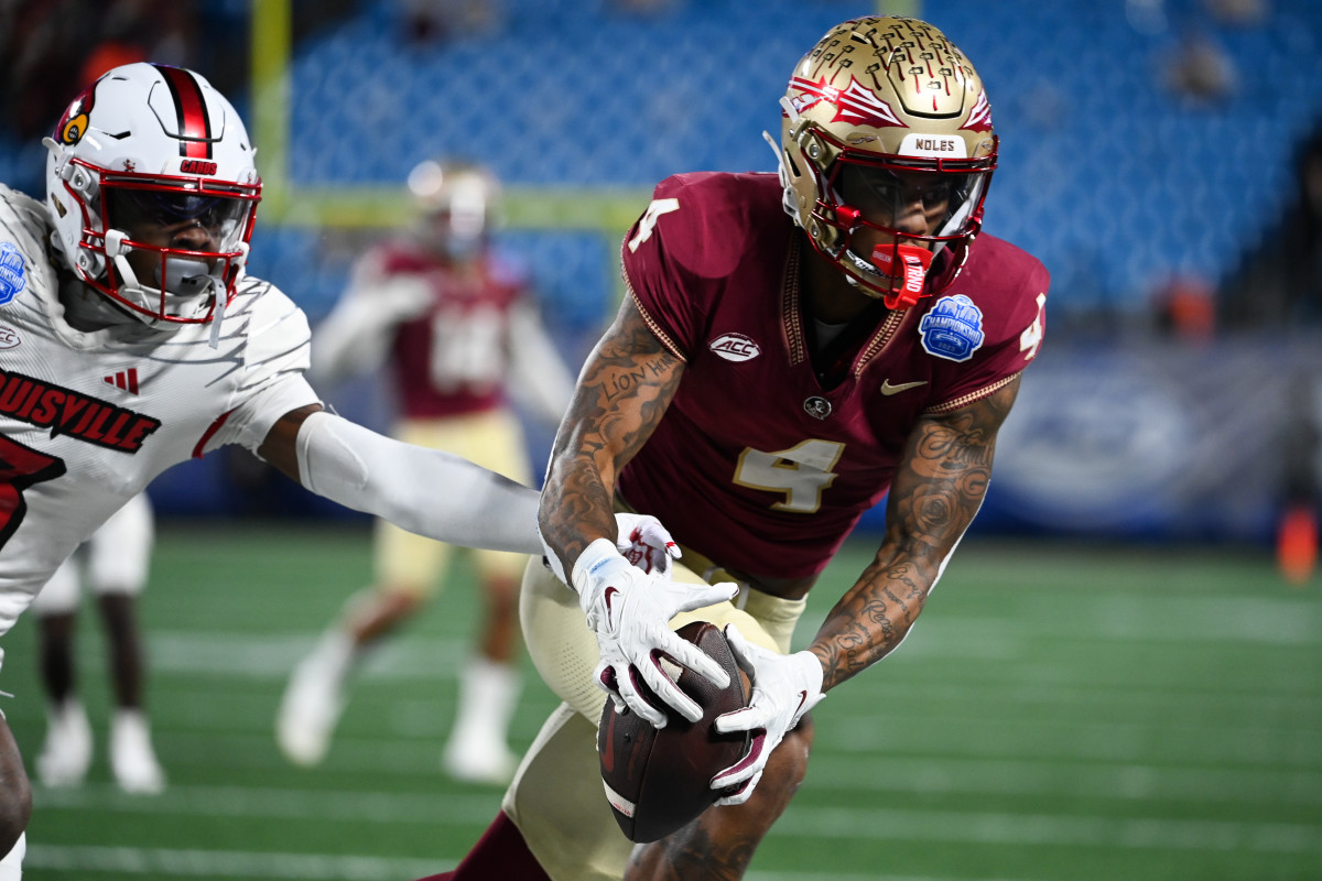 Dec 2, 2023; Charlotte, NC, USA; Florida State Seminoles wide receiver Keon Coleman (4) makes a catch against the Louisville Cardinals in the second quarter at Bank of America Stadium. 