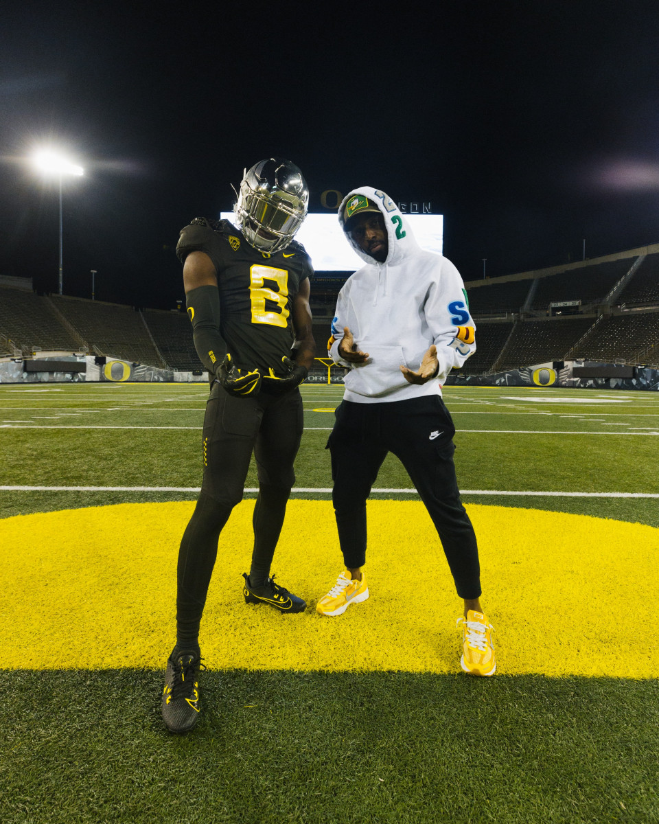 2025 Cleveland (Ohio) Shaker Heights defensive back Trey McNutt poses with Rashad Wadood inside Autzen Stadium.