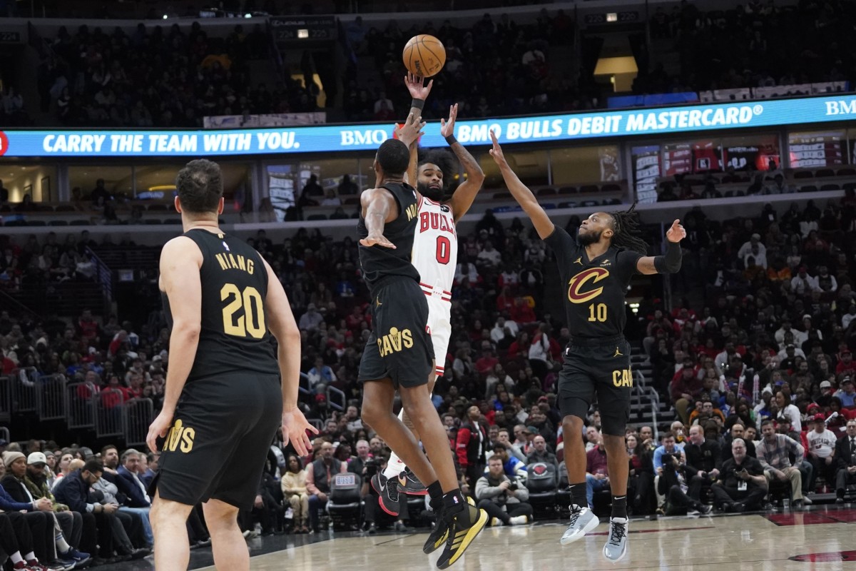 Cleveland Cavaliers guard Darius Garland (10) defends Chicago Bulls guard Coby White (0) during the first quarter at United Center.