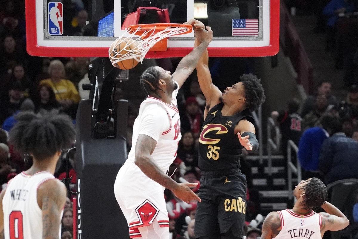 Cleveland Cavaliers forward Isaac Okoro (35) dunks the ball on Chicago Bulls center Andre Drummond (3) during the first quarter at United Center