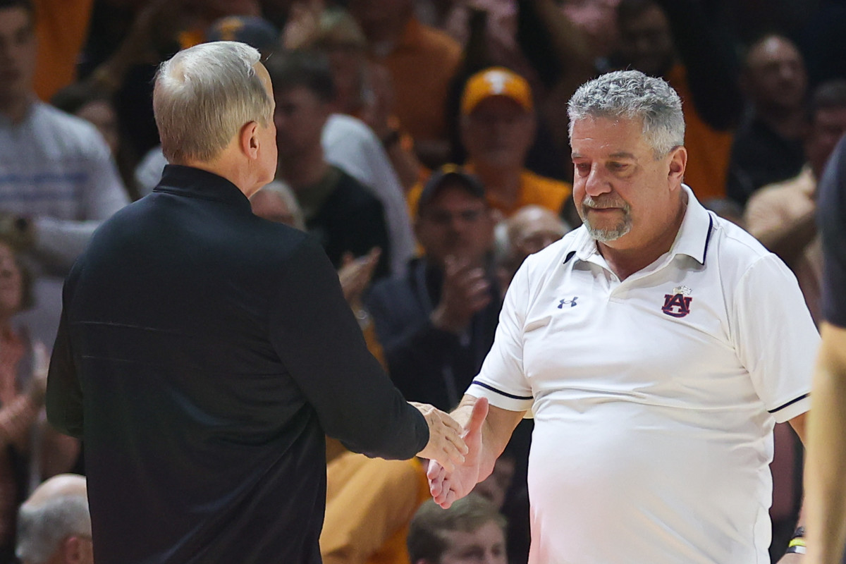 Tennessee Volunteers HC Rick Barnes with Auburn Tigers HC Bruce Pearl after the game on Wednesday. (Photo by Randy Sartin of USA Today Sports)